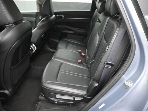 Used 2024 Kia Sorento S FWD image 19