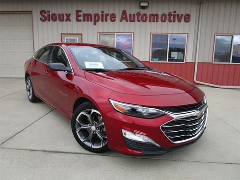 Used 2024 Chevrolet Malibu LT image 1