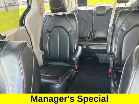 Used 2024 Chrysler Pacifica Touring-L FWD image 28