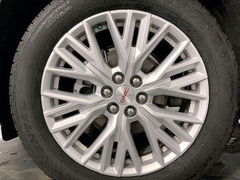 Used 2026 GMC Acadia Elevation w/ Elevation Premium Package FWD image 9