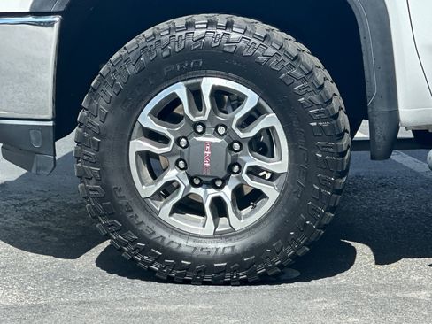 Used 2022 GMC Sierra 2500 SLE w/ SLE Value Package; AWD/4WD image 32