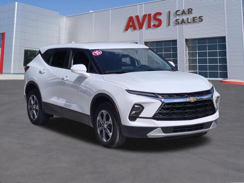 Used 2025 Chevrolet Blazer LT FWD image 3