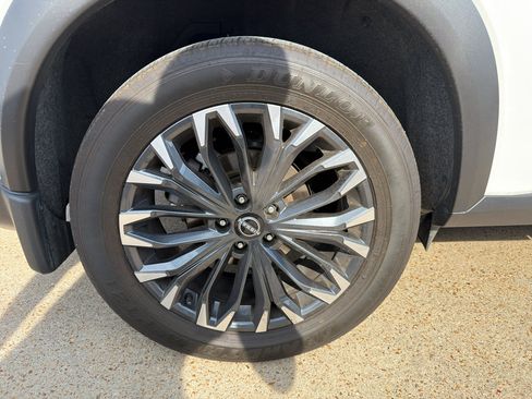 Used 2025 Nissan Rogue SL w/ Tech Package FWD image 12