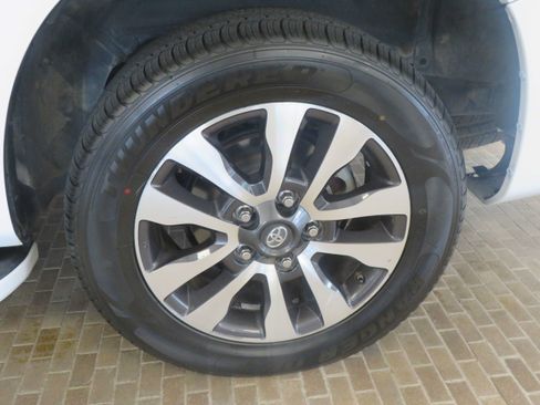 Used 2018 Toyota Sequoia Limited w/ Safety & Convenience Package AWD/4WD image 8