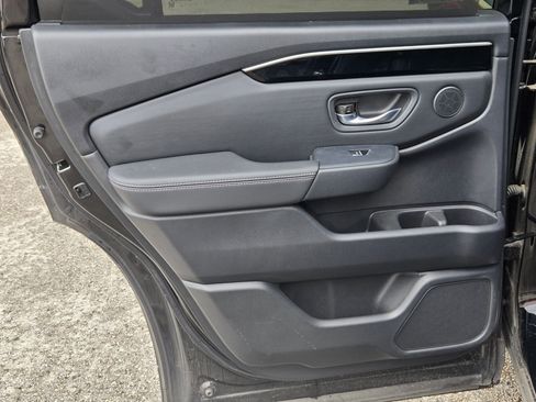 Used 2025 Honda Pilot EX-L image 15