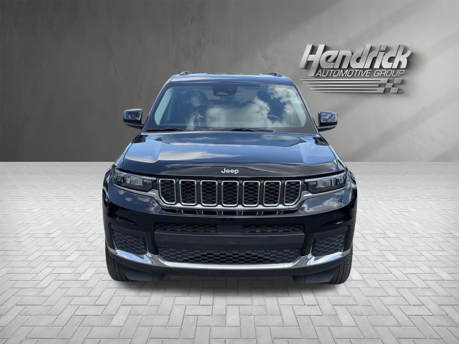 Used 2022 Jeep Grand Cherokee L Laredo w/ Luxury Tech Group I RWD image 3
