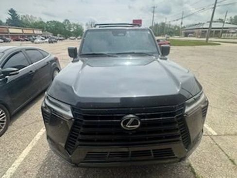 Used 2024 Lexus GX 550 w/ Accessory Package (2T) AWD/4WD image 2