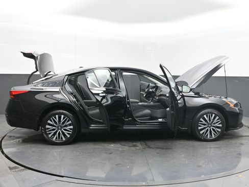 Certified 2025 Nissan Altima 2.5 SV image 45