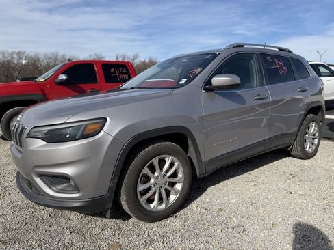 Used 2019 Jeep Cherokee Latitude w/ Popular Appearance Group image 2