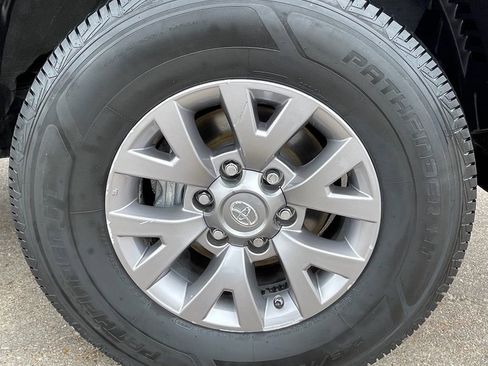 Used 2022 Toyota Tacoma SR5 RWD image 15