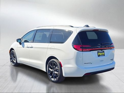 New 2027 Chrysler Pacifica Limited AWD/4WD image 4