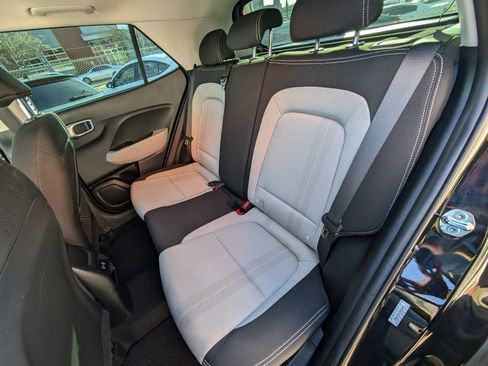 Used 2024 Hyundai Venue SEL image 18