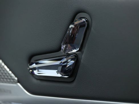 Used 2023 BMW 740i w/ Parking Assistance Package RWD image 45