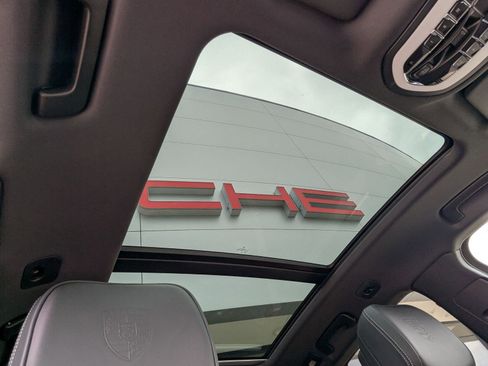 New 2026 Porsche Macan image 27