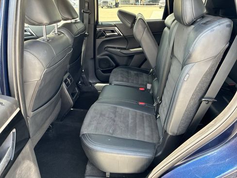 Used 2023 Mitsubishi Outlander SE FWD image 9