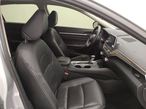 Used 2019 Nissan Altima 2.5 SL FWD image 21