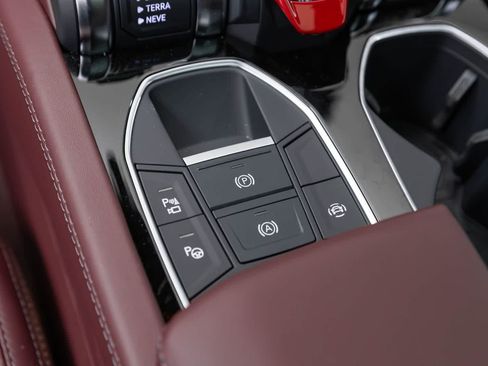 Used 2026 Lamborghini Urus SE AWD/4WD image 36