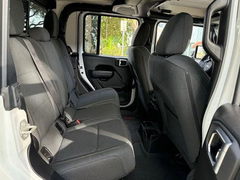 Certified 2024 Jeep Gladiator Sport image 39