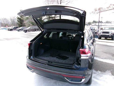 Used 2023 Volkswagen Atlas Cross Sport SE image 19