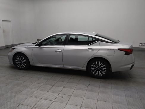 Used 2024 Nissan Altima 2.5 SV image 3