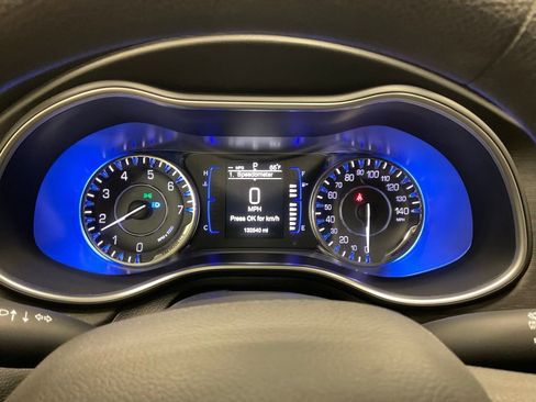 Used 2016 Chrysler 200 Limited FWD image 4