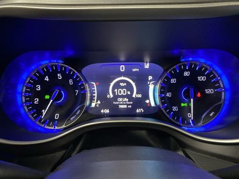 Used 2022 Chrysler Pacifica Touring-L image 16