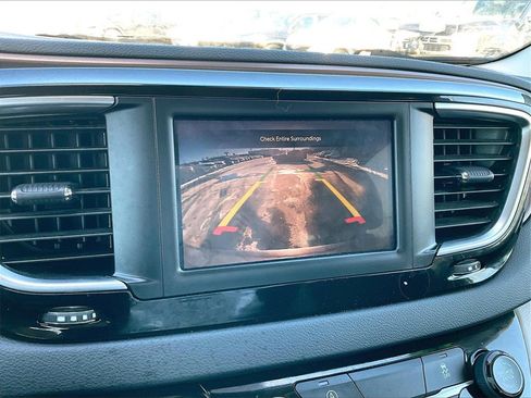 Used 2023 Chrysler Voyager LX image 19