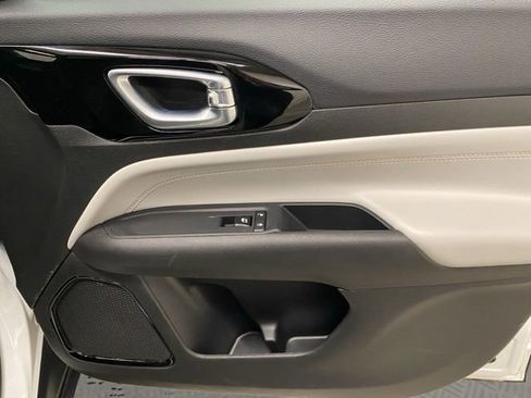 Used 2025 Jeep Compass Limited image 21