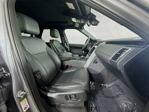 Used 2025 Land Rover Discovery S AWD/4WD image 30