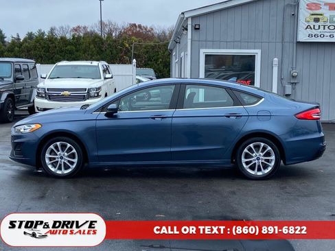 Used 2019 Ford Fusion SE image 2