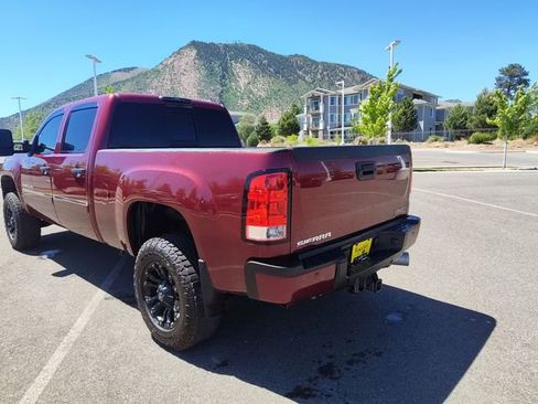 Used 2013 GMC Sierra 2500 Denali w/ Suspension Package, Off-Road AWD/4WD image 5