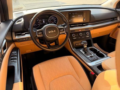 Used 2022 Kia Carnival LX image 12