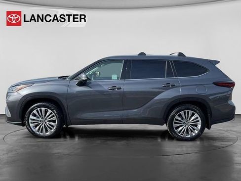 Used 2024 Toyota Highlander Platinum AWD/4WD image 4