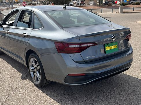 Used 2024 Volkswagen Jetta SE image 6