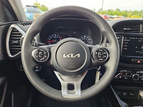 Used 2022 Kia Soul LX w/ Technology Package FWD image 14