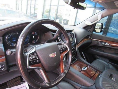 Used 2017 Cadillac Escalade Premium Luxury w/ LPO, Radiant Package AWD/4WD image 38