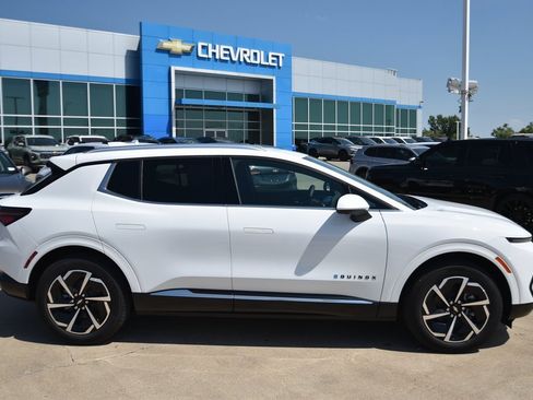 New 2025 Chevrolet Equinox EV LT image 3