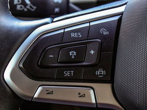 Used 2021 Volkswagen Atlas Cross Sport SE image 27