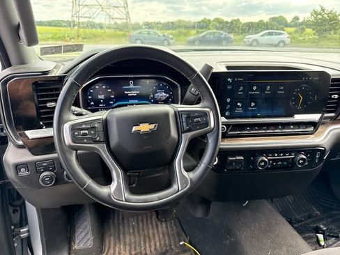 Used 2025 Chevrolet Silverado 1500 LT AWD/4WD image 16