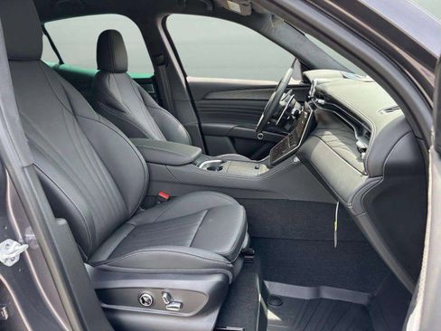 New 2025 Maserati Grecale GT image 16