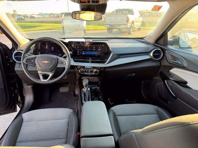 Used 2024 Chevrolet Trax LT w/ LT Convenience Package FWD image 26