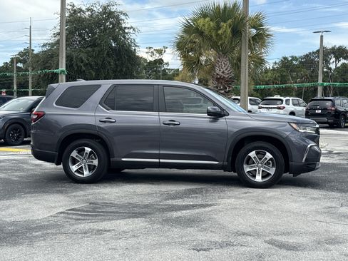 Certified 2025 Honda Pilot EX-L image 6