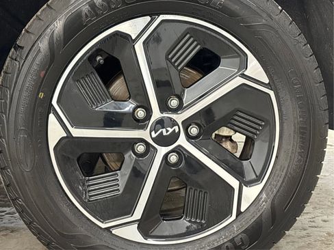 Used 2023 Kia Niro EX image 31