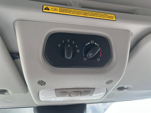 Used 2018 Ford Transit 150 XLT image 19