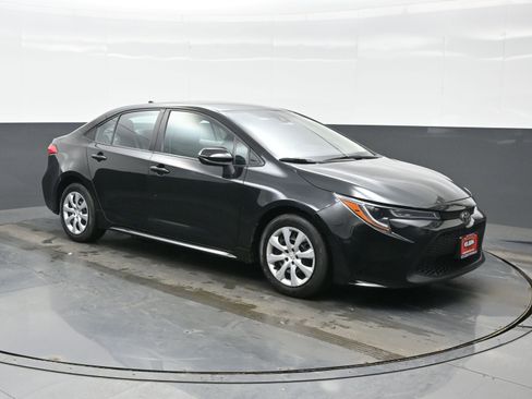 Used 2022 Toyota Corolla LE image 8