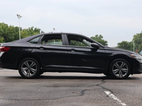 Used 2024 Volkswagen Jetta SE FWD image 4