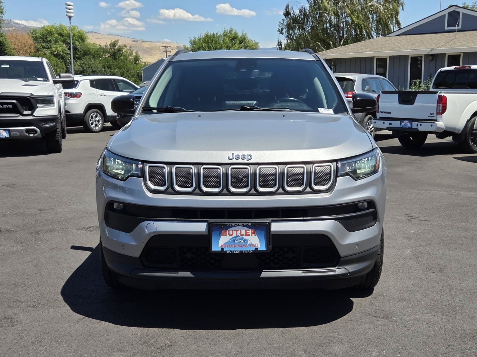 Used 2022 Jeep Compass Latitude w/ Convenience Group AWD/4WD image 2