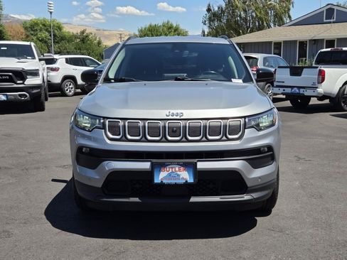 Used 2022 Jeep Compass Latitude w/ Convenience Group AWD/4WD image 2