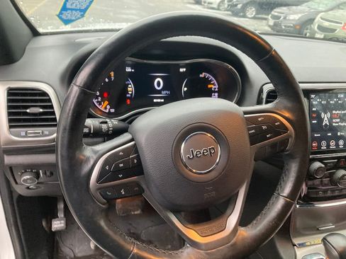 Used 2019 Jeep Grand Cherokee Altitude image 18