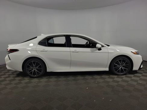 Used 2023 Toyota Camry SE image 10